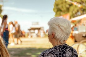 Întâlnire emoţionantă: O femeie adoptată când era bebeluş a descoperit că are o soră, după mai bine de 50 de ani